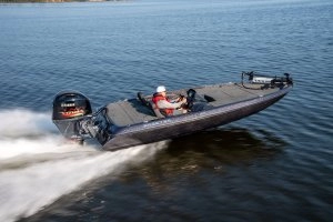 zx150 entry level bass boat running acorss lake
